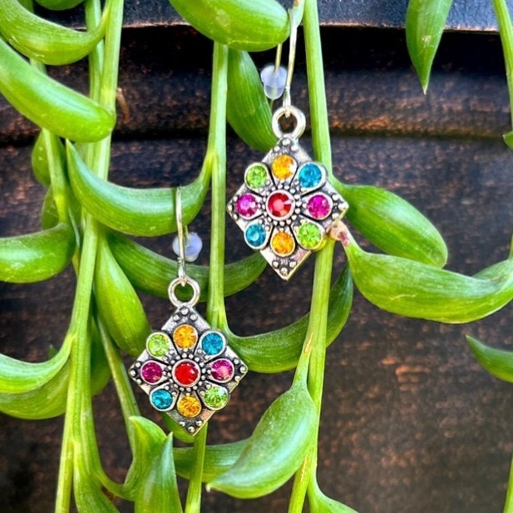 5/$25 DIAMOND SHAPED RHINESTONE EARRINGS - Picture 2 of 6